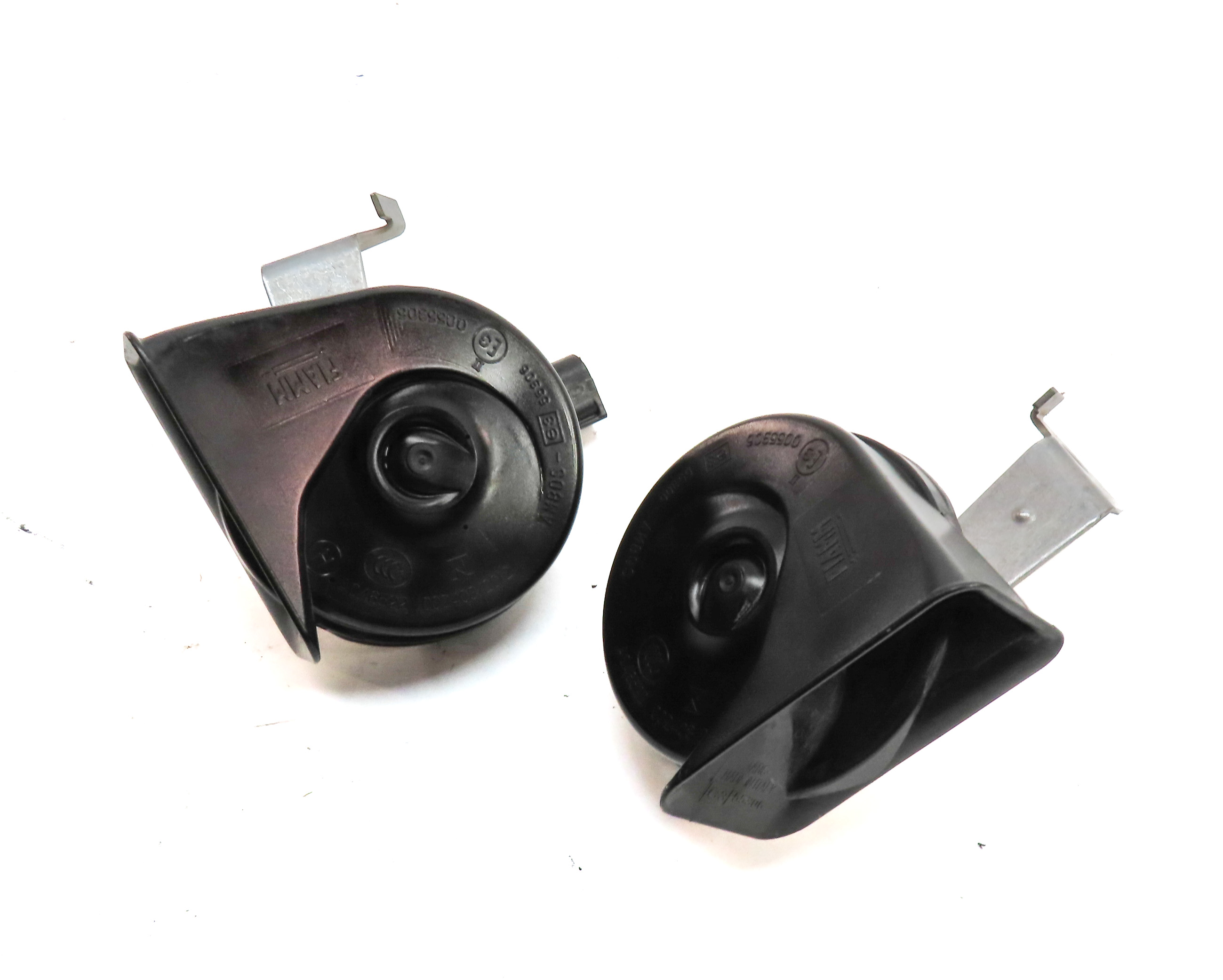 16-22 BMW X1 F48 FRONT HIGH LOW TONE NOTE HORN SET/2 — exact item pictured